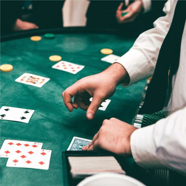 Set de Poker Complex cu 300 de jetoane, 2 seturi de carti, 5 zaruri, in servieta aluminiu - imagine 10