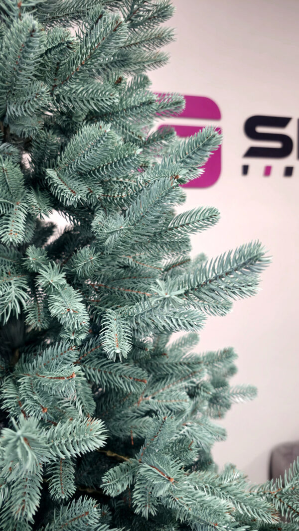 Brad artificial Christmas Deluxe by Sersimo, Viena Select argintiu, integral 3D, 210cm - imagine 11