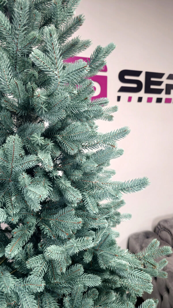 Brad artificial Christmas Deluxe by Sersimo, Viena Select argintiu, integral 3D, 210cm - imagine 3
