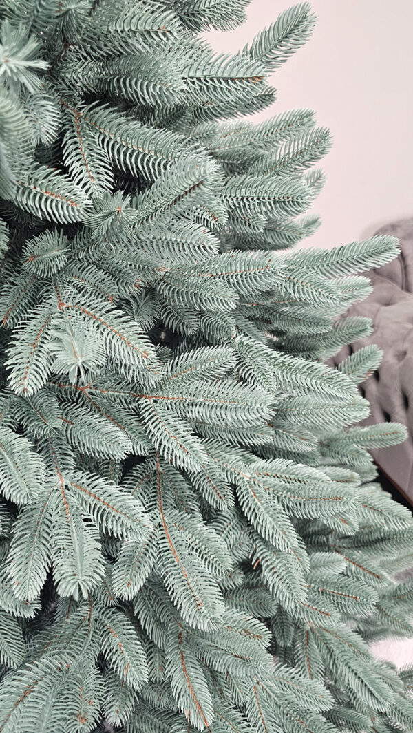 Brad artificial Christmas Deluxe by Sersimo, Laponia Select argintiu, integral 3D, 210cm - imagine 9