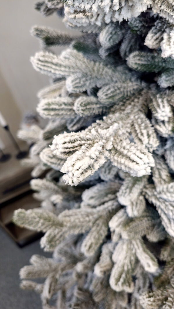 Brad artificial Christmas Deluxe by Sersimo, Viena Select nins, integral 3D, 210cm - imagine 11