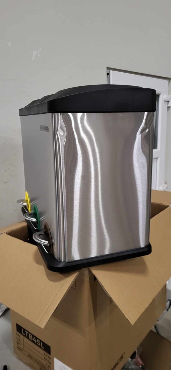 RESIGILAT: SONGMICS Cos de gunoi din inox cu 3 compartimente colectare selectiva, cu galeti interioare, 3x15litri, argintiu si negru - imagine 3