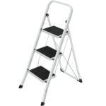 SONGMICS Scara pliabila cu 3 trepte, sarcina 150 kg, otel, 47x75x105 cm, alb si negru