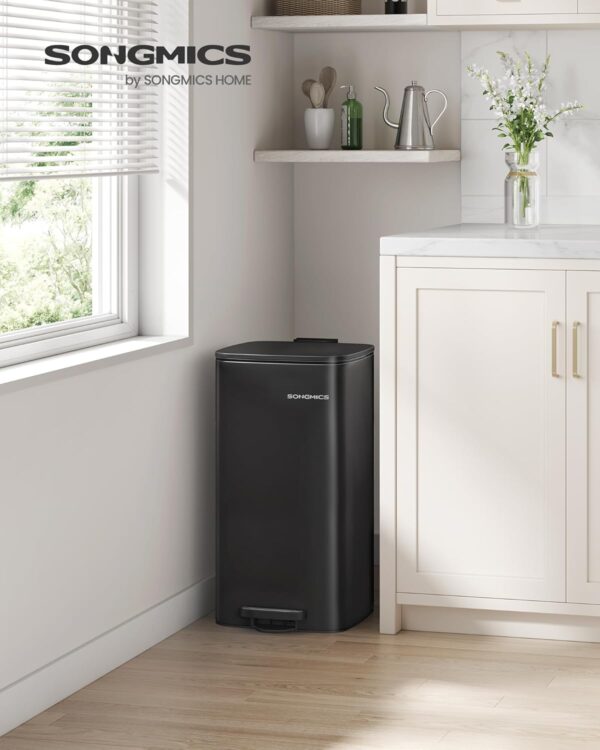 SONGMICS Cos gunoi 34x29x54 cm, 30L, cu pedala, capac silentios si galeata interioara detasabila, negru - imagine 2