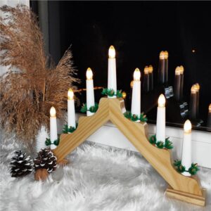 Sfesnic decorativ LED cu 7 lumanari si coronite verzi, alimentare baterii, 40x31 cm, maro si alb