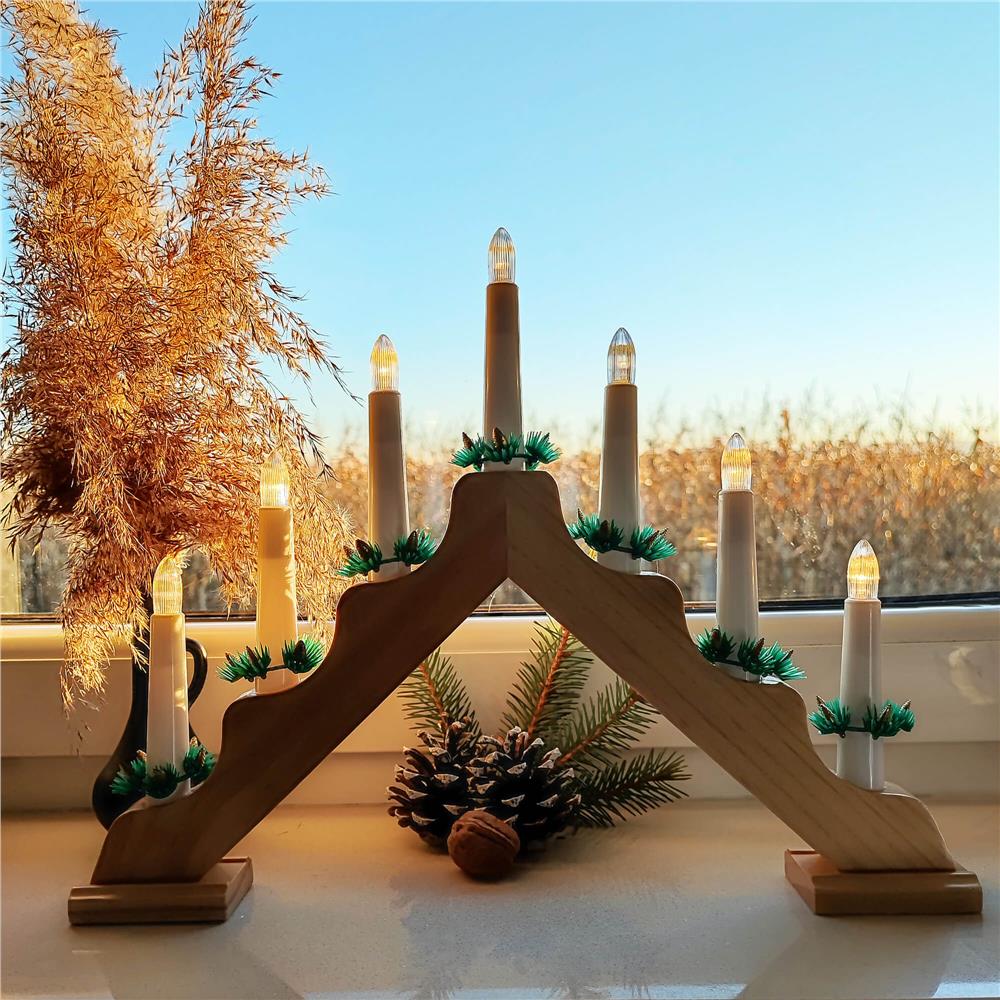 Sfesnic decorativ LED cu 7 lumanari si coronite verzi, alimentare baterii, 40x31 cm, maro si alb - imagine 16