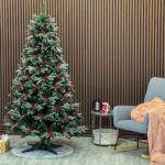 Brad artificial Sersimo, Miahelene Elite, verde nins cu merisoare, mix 2D+3D, 220 cm