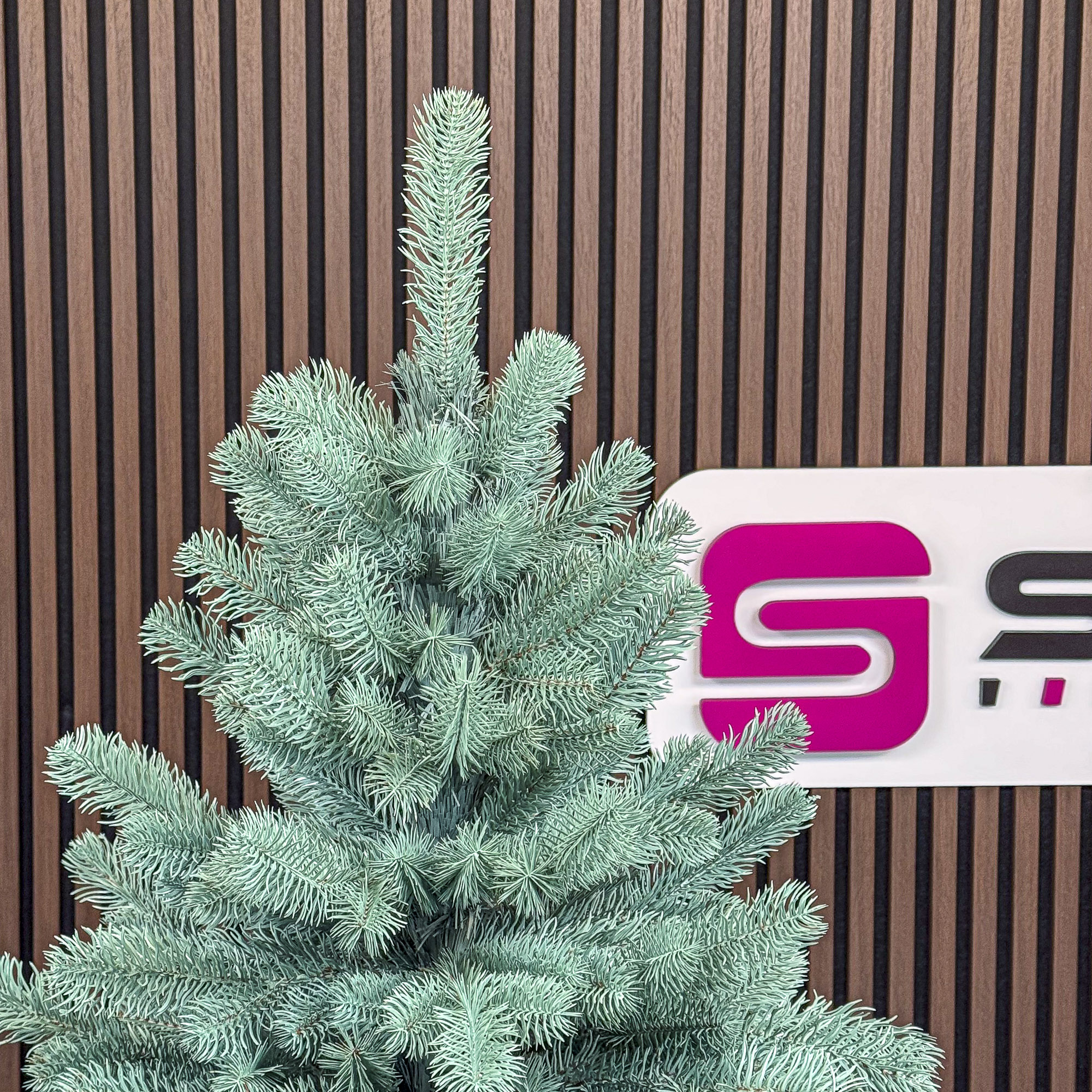 Brad artificial Christmas Deluxe by Sersimo, Kovalivka Select argintiu, integral 3D, 230 cm - imagine 7