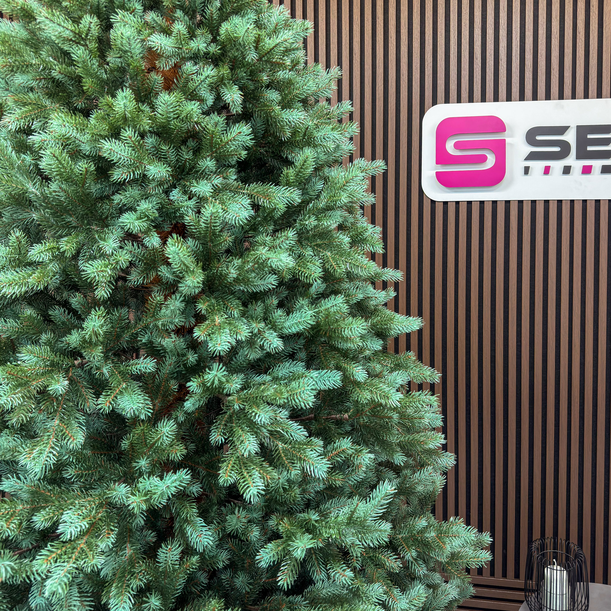 Brad artificial Sersimo, Hollandia, verde cu varfuri argintii, integral 3D, 250 cm - imagine 16