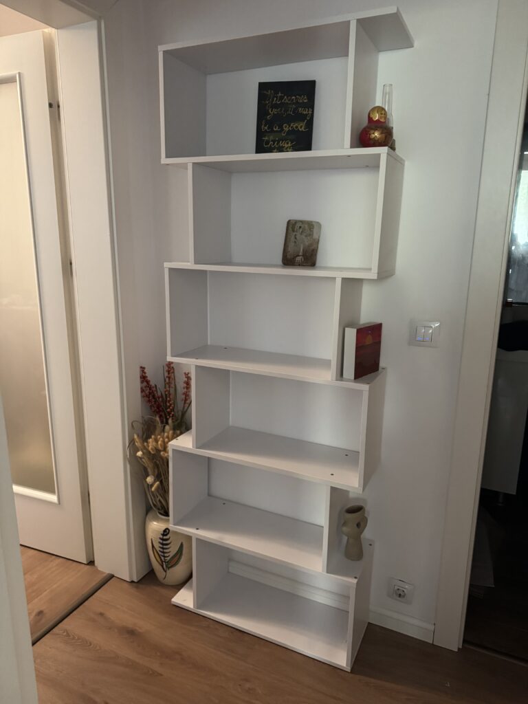 Image #1 from Simona