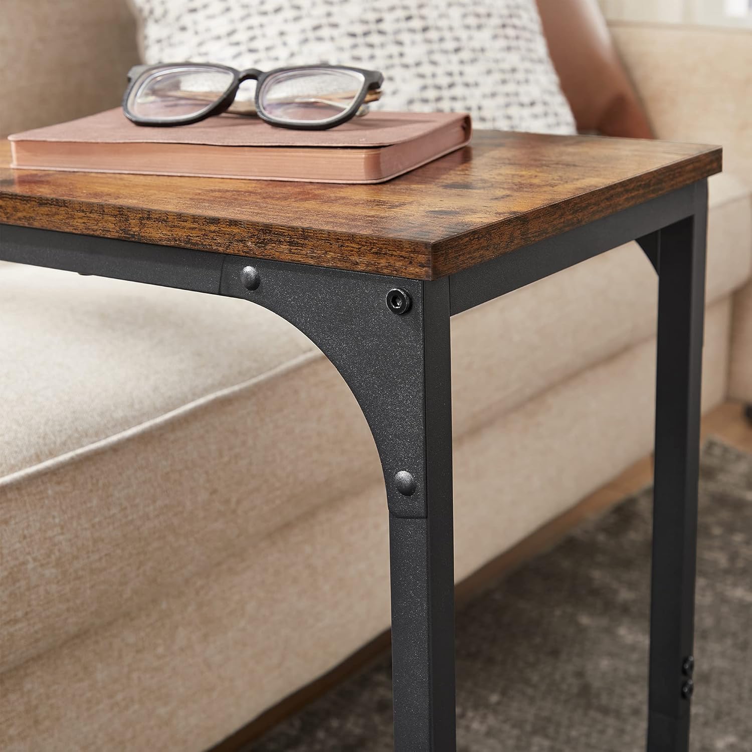 VASAGLE Masuta laterala C-shape pentru canapea sau pat, blat din PAL, cadru metalic, stil industrial, 40x30x62 cm, maro rustic - imagine 2