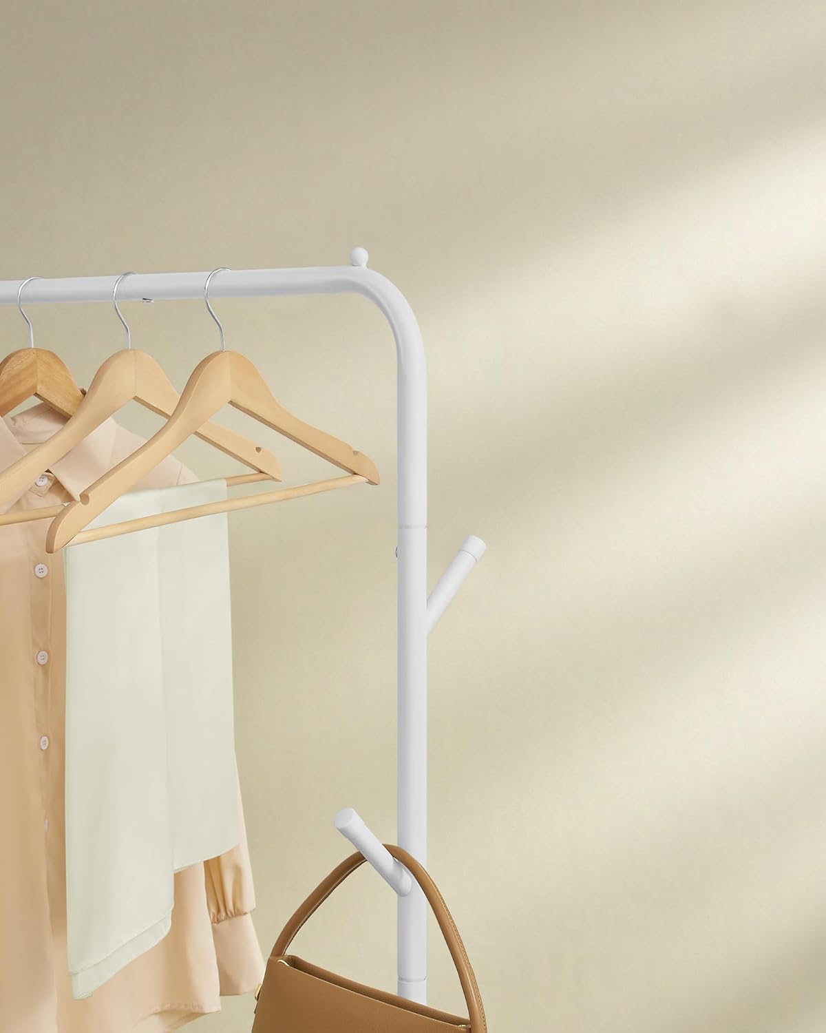 SONGMICS Suport haine metalic cu roti si raft inferior, stil industrial, 103x41x155 cm, alb - imagine 3