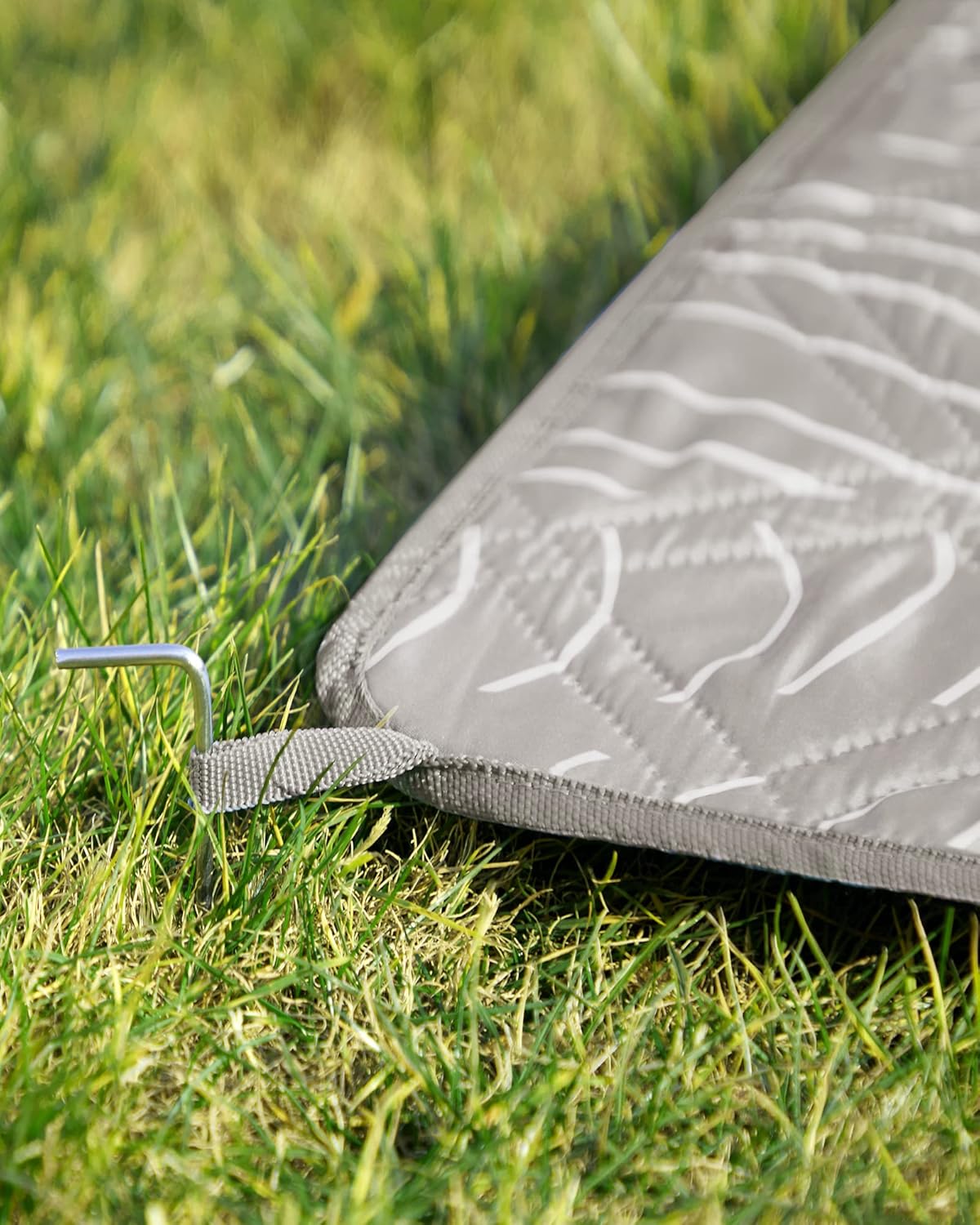 SONGMICS Patura picnic impermeabila 200x200 cm, cu ancore de fixare, pliabila, lavabila, multistrat, kaki cu model tropical - imagine 4