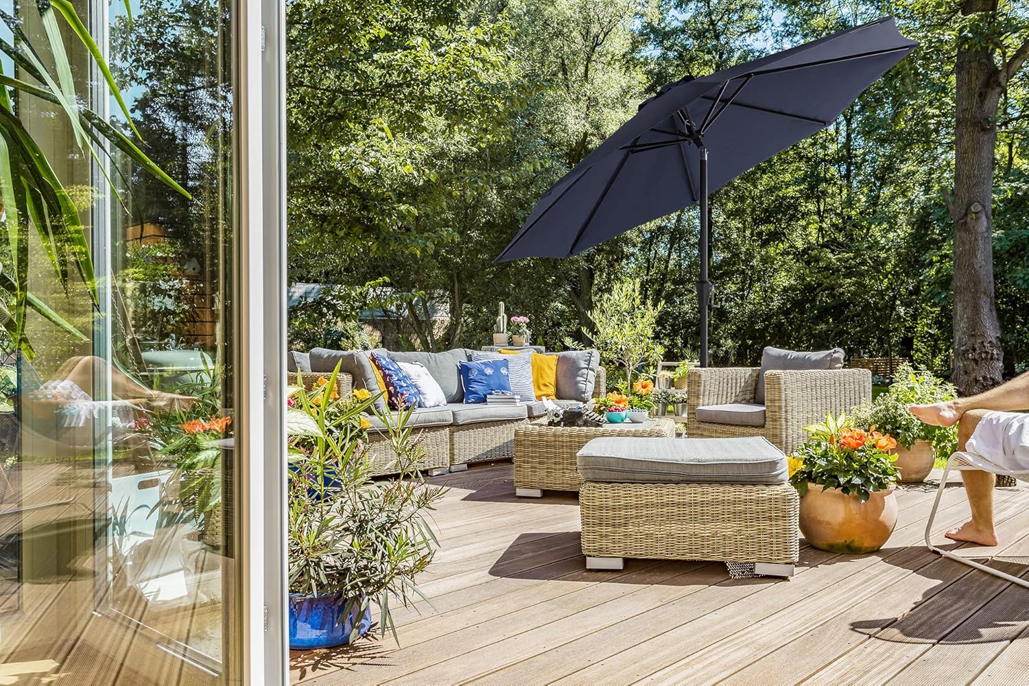 SONGMICS Umbrela de gradina, cu manivela pentru deschidere, sistem inclinare, 300cm, albastru inchis - imagine 9