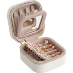 SONGMICS Cutie de bijuterii compacta cu oglinda si fermoar, 11x11x6 cm, alb