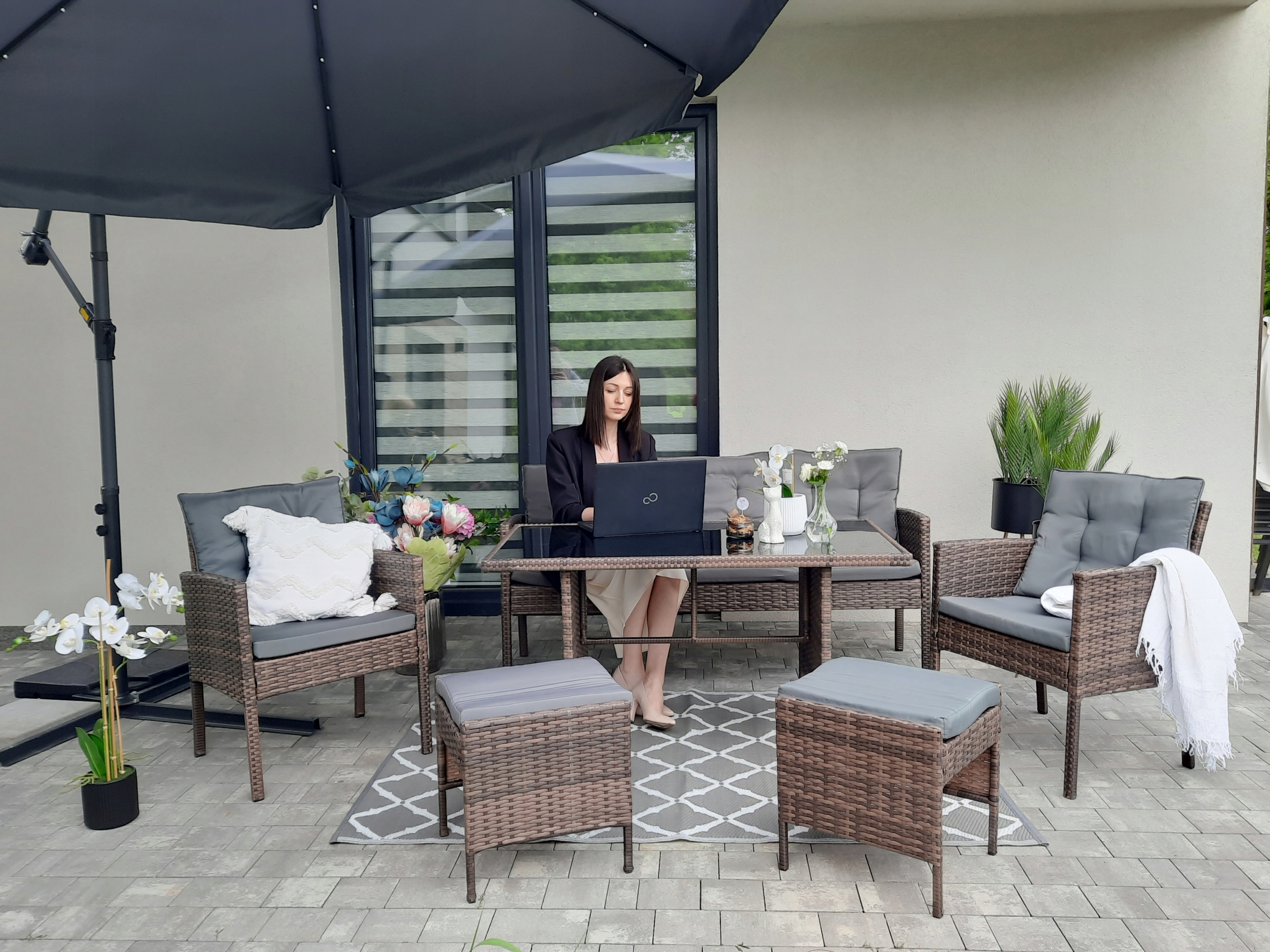 Set mobilier gradina 6 piese, rattan sintetic si otel, canapea 3 locuri, masa sticla, maro si gri - imagine 5