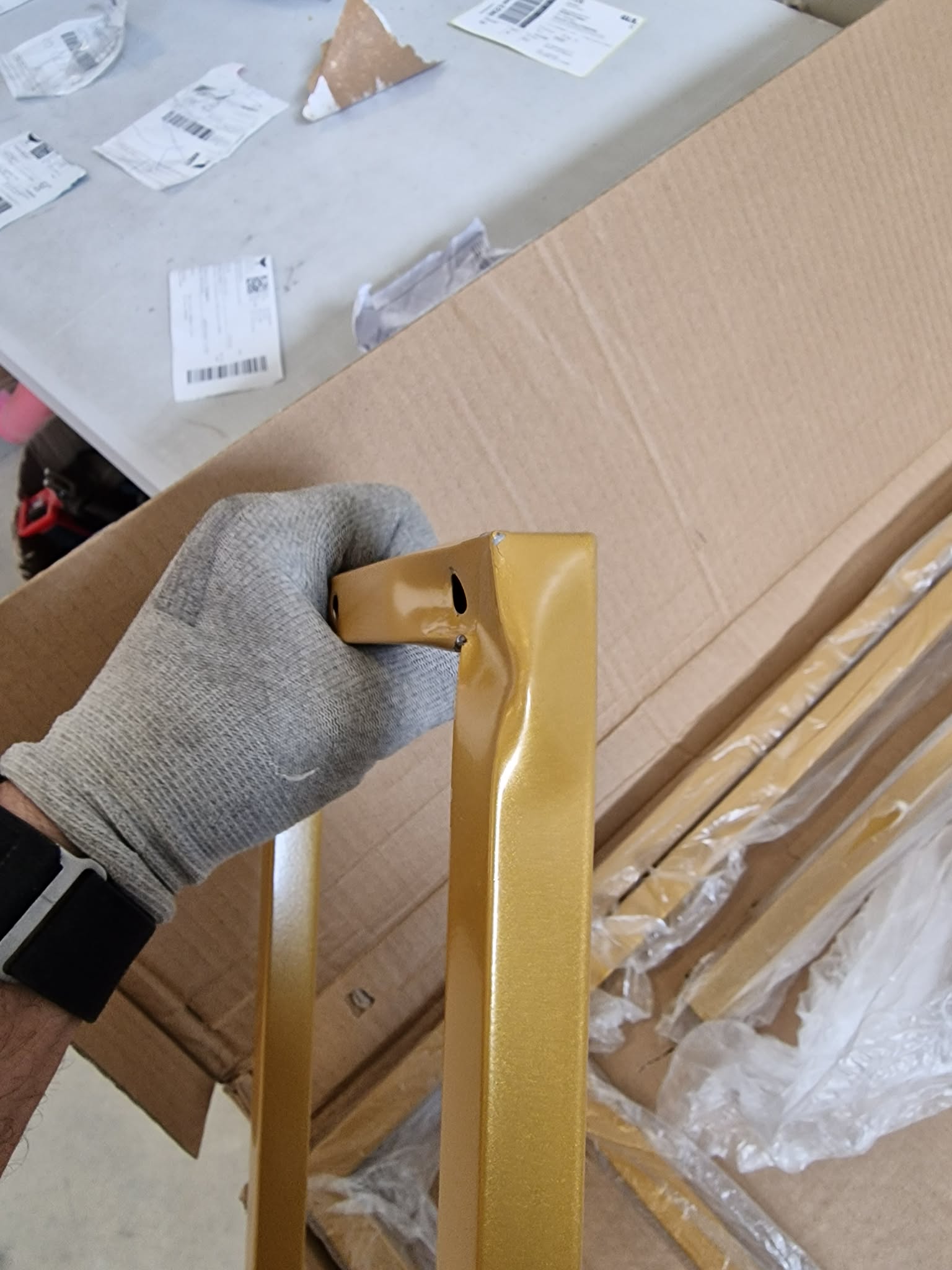 RESIGILAT: Suport metalic de baie pentru prosoape, cu 3 standuri, 86 cm, auriu mat - imagine 2