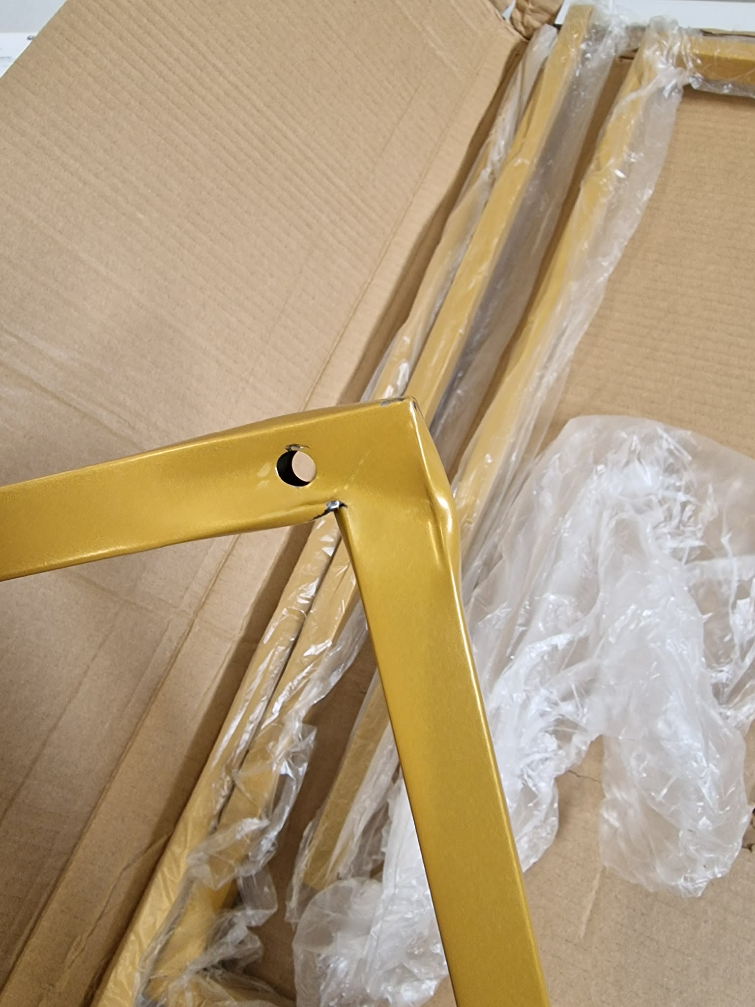 RESIGILAT: Suport metalic de baie pentru prosoape, cu 3 standuri, 86 cm, auriu mat - imagine 3