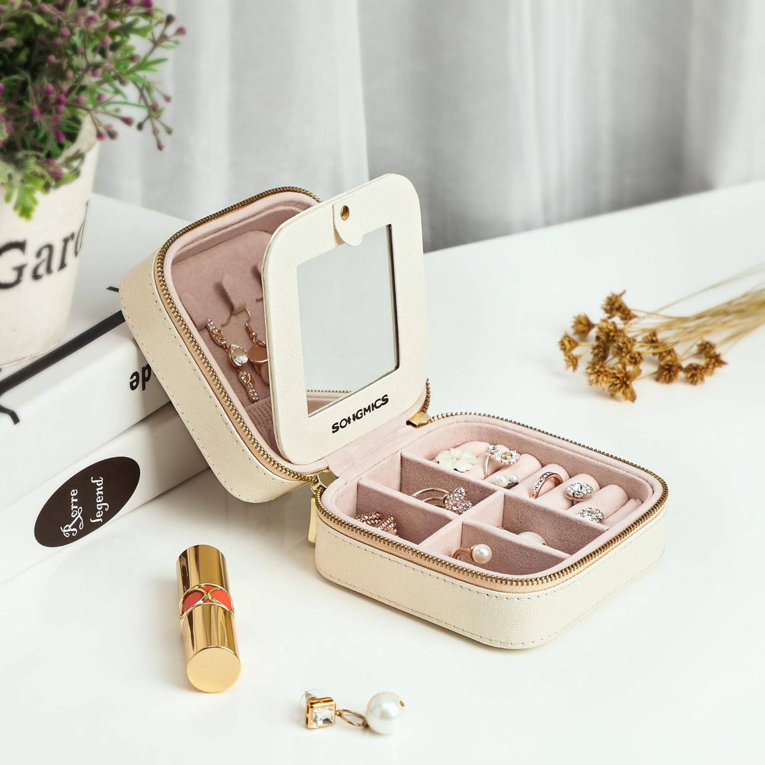 SONGMICS Cutie bijuterii de calatorie Gisella cu oglinda, compartimente pentru inele, cercei si coliere, 11x11x6 cm, bej - imagine 5