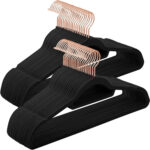SONGMICS Set de 50 de umerase pentru haine, anti-alunecare cu catifea, bara de cravata si carlig pivotant, 43,5 cm, negru