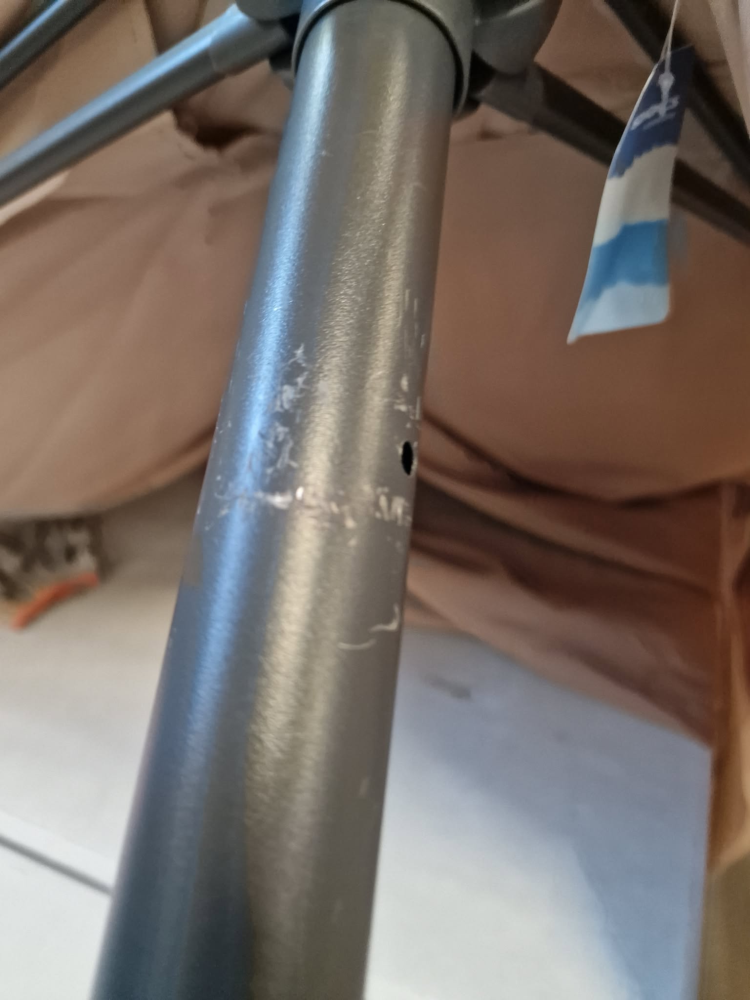 RESIGILAT: SONGMICS Umbrela de gradina cu manivela, UPF 50+, inclinare 30°, structura metalica, 300x200 cm, maro taupe - imagine 2