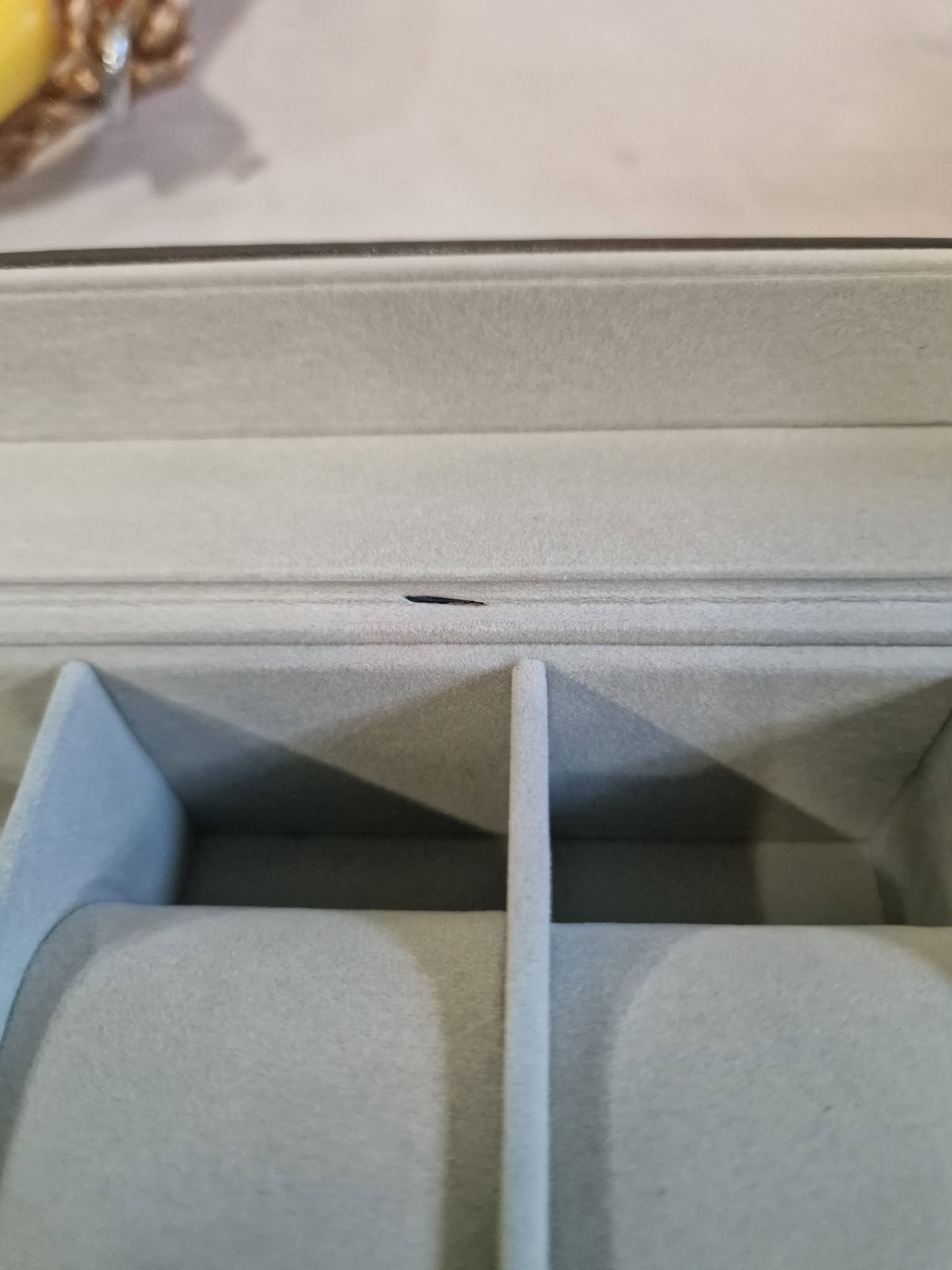 RESIGILAT: SONGMICS Cutie depozitare si organizare ceasuri, cu 6 locuri, MDF si PU, 11x30x8cm, negru - imagine 4