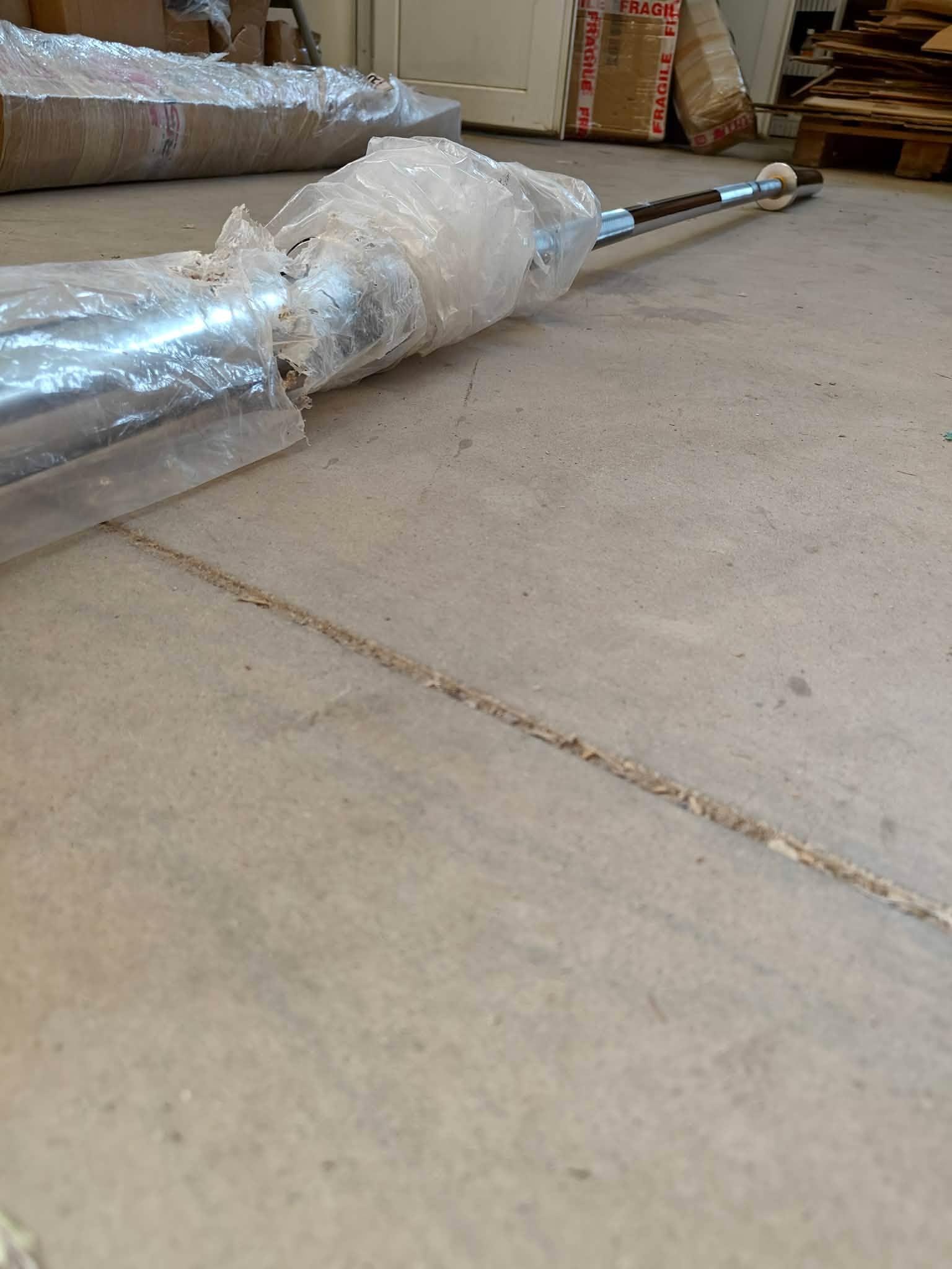 RESIGILAT: Bara olimpica pentru greutati 220 cm, diametru 50 mm, otel cromat, incarcare maxima 200 kg - imagine 2
