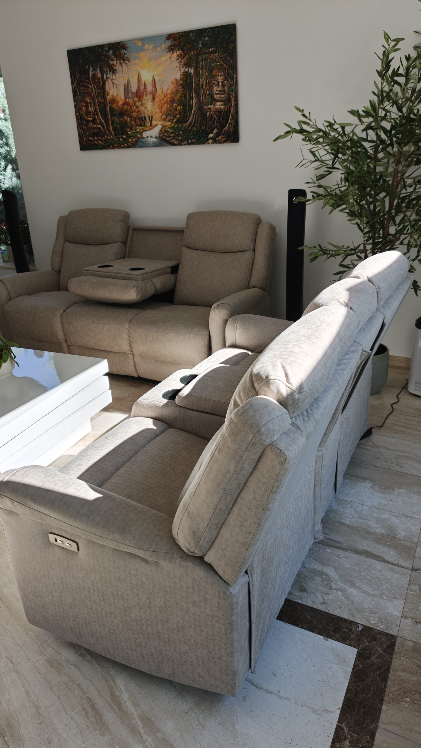 Set canapele extensibile electric, 3 piese, functie recliner, consola centrala, 6 locuri, gri deschis - imagine 7