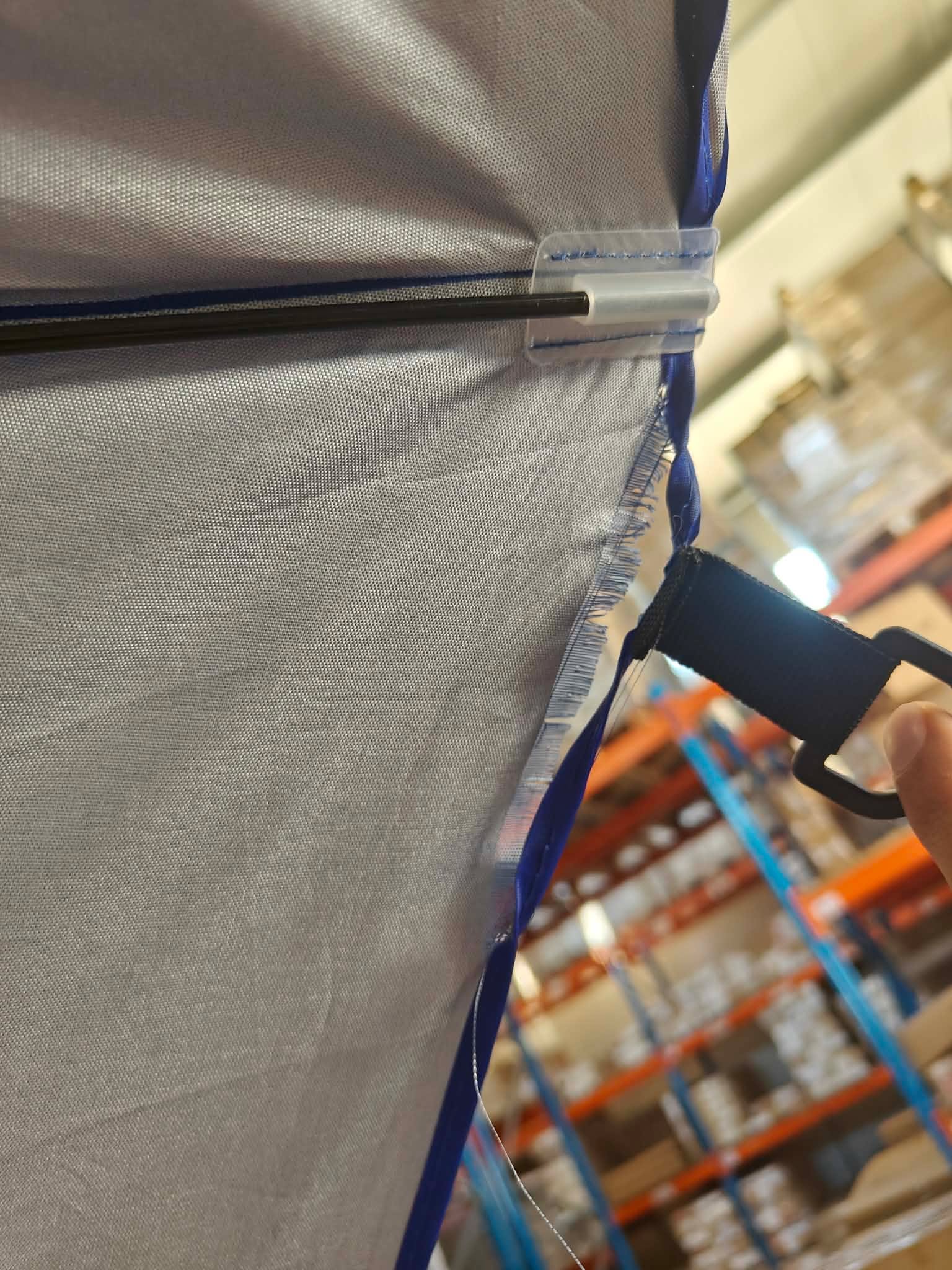 RESIGILAT: Umbrela de plaja tip cort 2 in 1 cu paravan lateral, ventilatie si protectie UV, diametru 213 cm, albastru - imagine 2