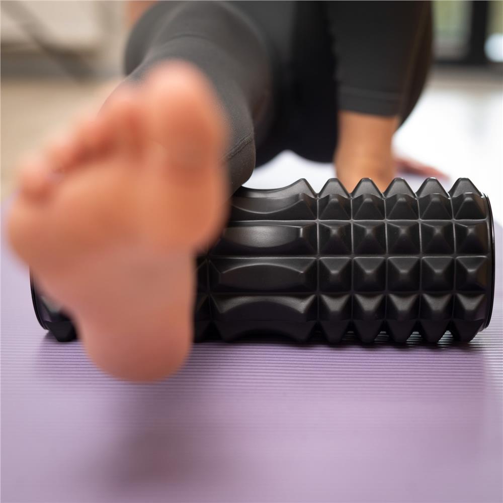 Rola pentru masaj si stretching din spuma EVA, duritate medie 55 Shore A, 33x13 cm, negru - imagine 17