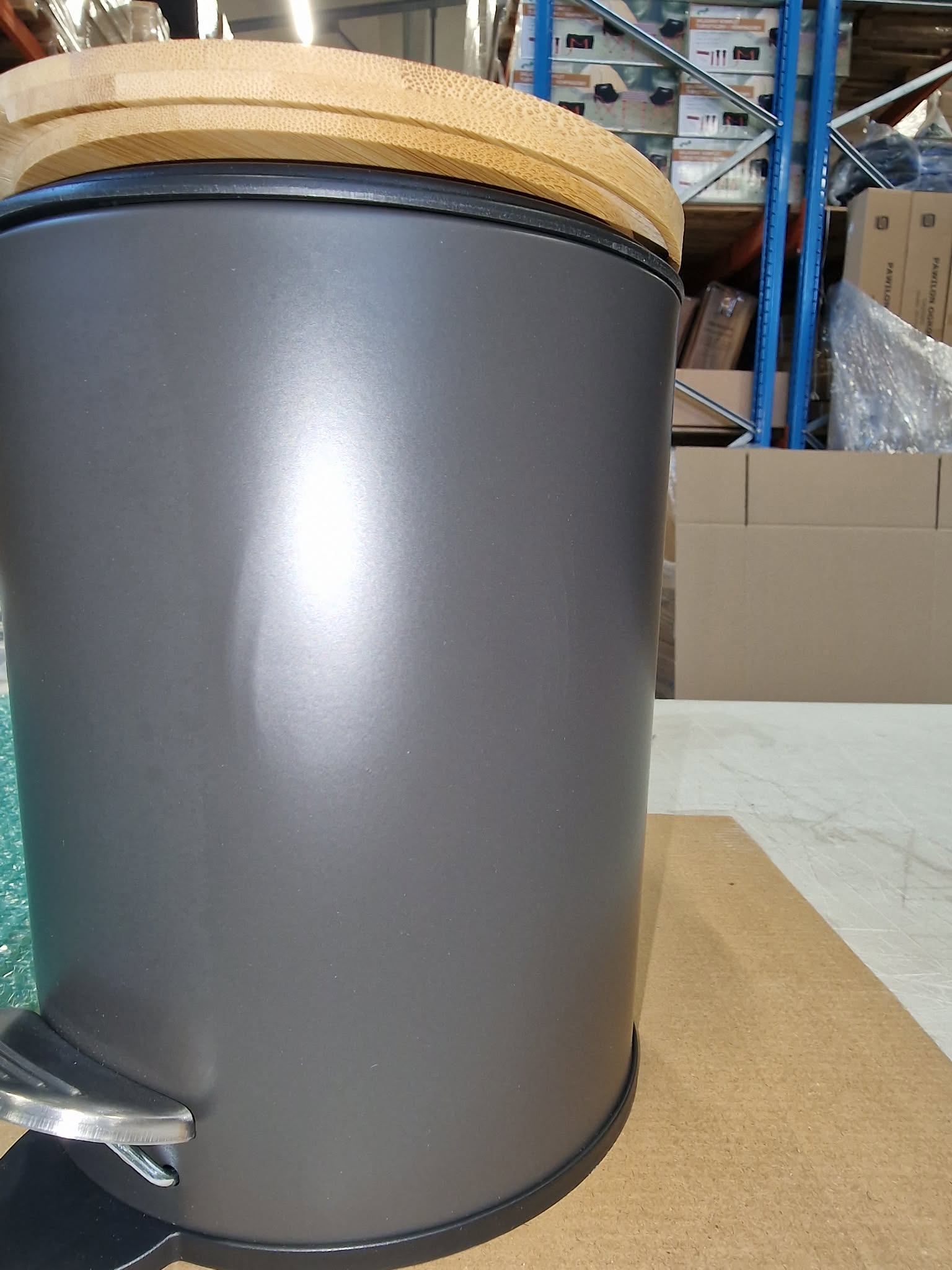 RESIGILAT: Cos gunoi 5Five Modern Color cu capac bambus si sistem soft-close, otel, polipropilena si bambus, 3L, 22x17x23 cm, negru - imagine 3