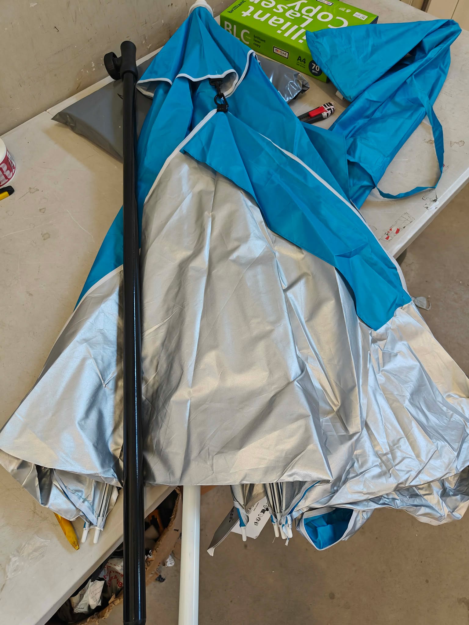 RESIGILAT: Umbrela tip cort de plaja XXL, cu 2 pereti laterali, protectie UV, inaltime reglabila 140-220 cm, albastru - imagine 2