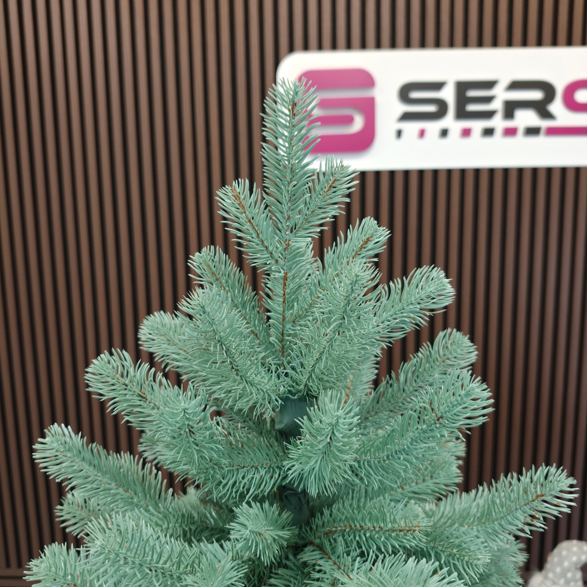 Brad artificial Christmas Deluxe by Sersimo, Kovalivska argintiu, 3D, 150 cm - imagine 3
