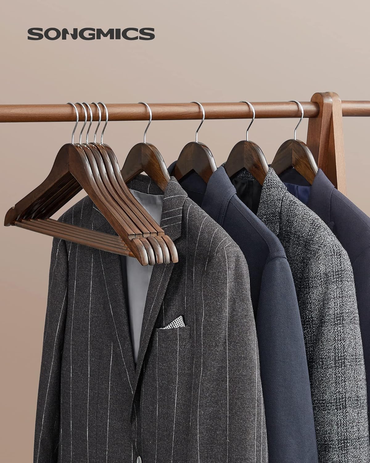 SONGMICS Set 20 umerase pentru organizarea hainelor in dressing, din lemn masiv de artar, bara antiderapanta pentru pantaloni, carlige rotative 360°, maro inchis - imagine 9