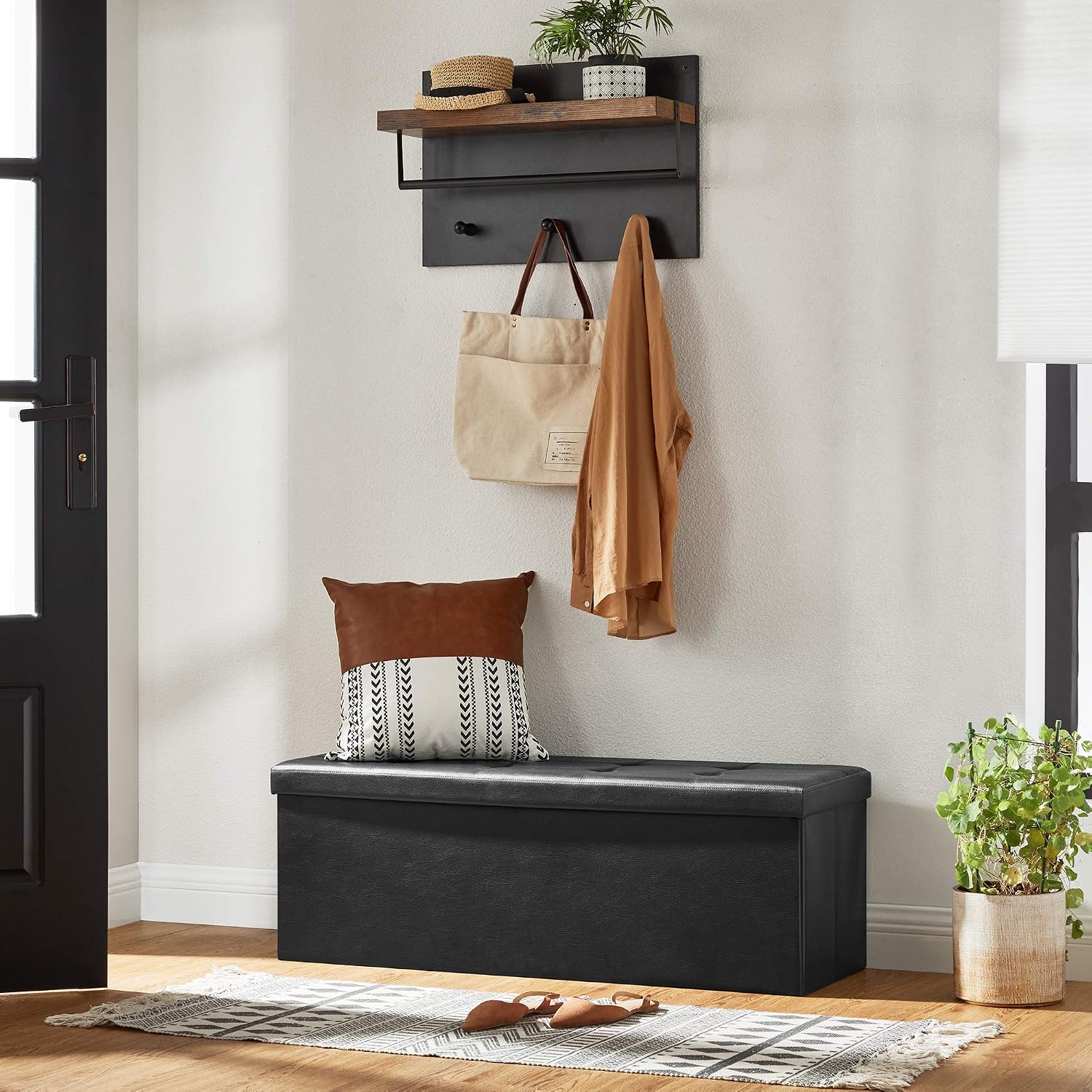 SONGMICS Banca tapitata pliabila cu lada de depozitare 120 L pentru dormitor, living si hol, sezut confortabil, tapiterie din piele ecologica, compartiment interior cu separator, maxim 300 kg, 110x38x38 cm, negru - imagine 6