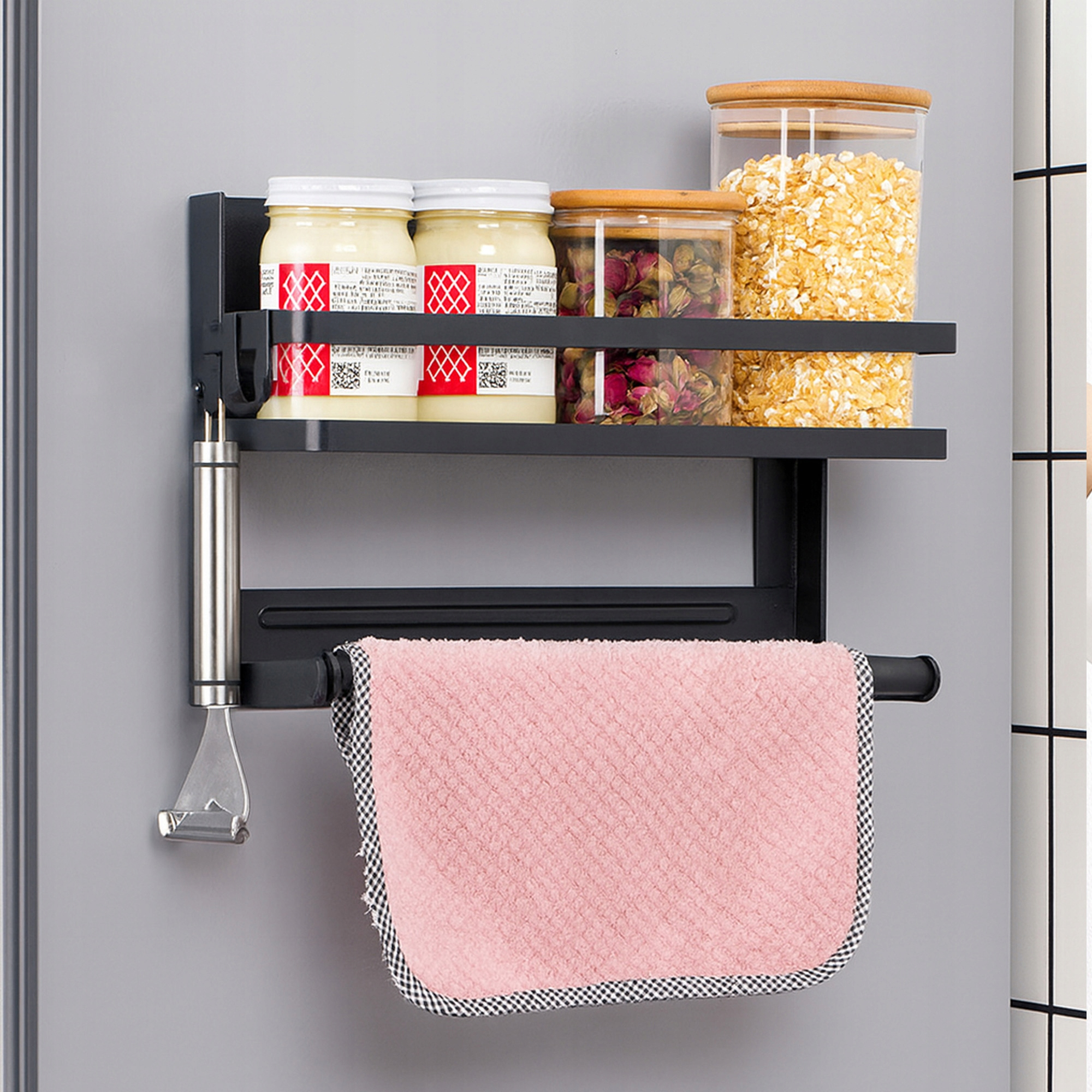 Organizator magnetic de bucatarie pentru frigider sau perete, cu 2 rafturi metalice pentru condimente, suport pentru rola de prosop de hartie si 4 carlige pentru ustensile, montaj magnetic sau cu dibluri, 31x11x21 cm - imagine 5